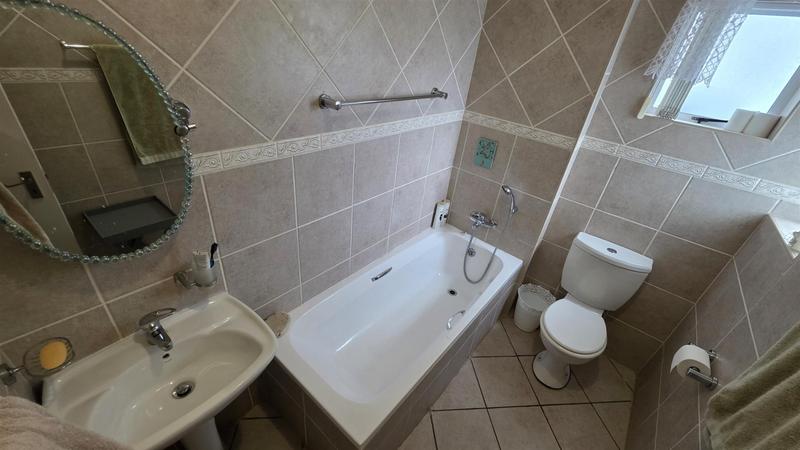 2 Bedroom Property for Sale in Reebok Western Cape